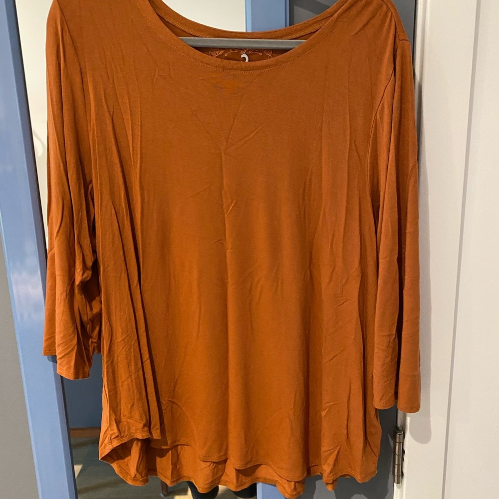 Women’s 2x, 3/4 sleeve shirt.